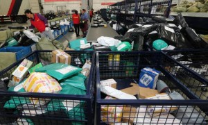 快递费上涨！广东、浙江电商客户单价率先调价，有商家每月多支出3万元｜红星调查