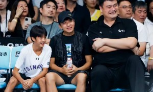 明星带娃忙：李湘陪王诗龄留学章子怡带醒醒追星，邓超看等等打球