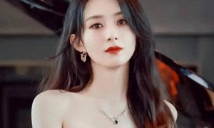 “赵丽颖学钢管舞”上热搜！被教练曝训练内幕，她陪跑金鸡奖亏不亏